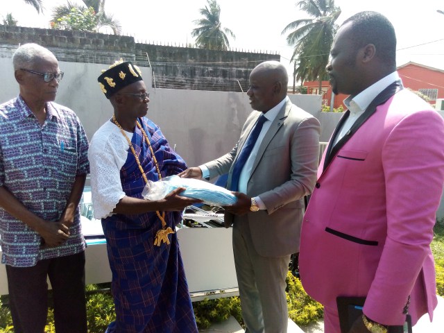 DON D&rsquo;ÉQUIPEMENTS MÉDICAUX AU CENTRE DE SANTÉ DE OUAOUAKRO
