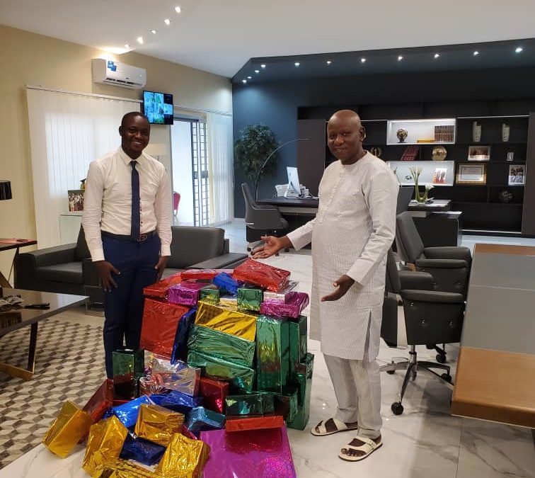 CADEAUX DE NOËL A L&rsquo;ONG COEUR DE JOIE, POUR LES ENFANTS ORPHELINS ET DEMUNIS